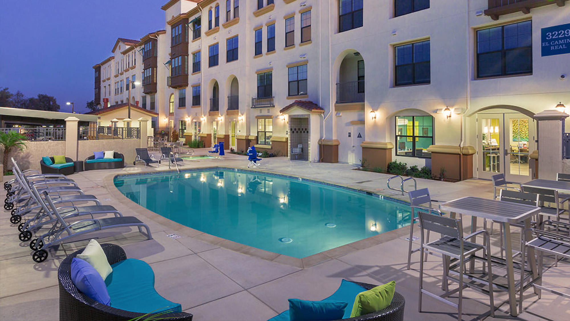 Resort-style pool and spa at Tuscany Santa Clara